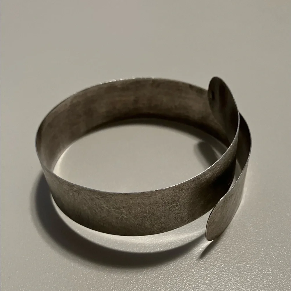 Brushed Vintage Sterling Silver Bracelet - Picture 4 of 11